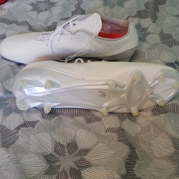 Adidas Soccer Cleats. - Picture 5 of 7
